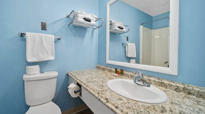 Grand Traverse Motel - From Web Listing (newer photo)